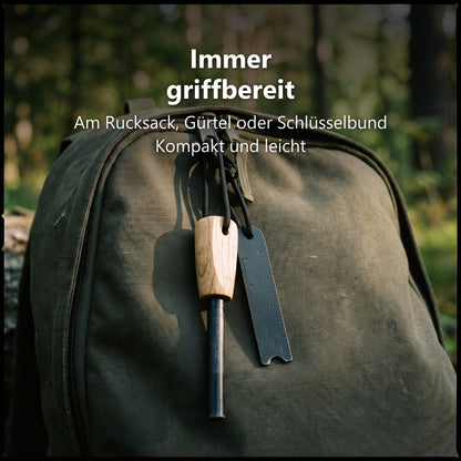 Feuerstahl am Rucksack getragen