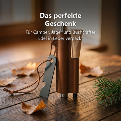 Feuerstahl-Set als Geschenk auf einem Holztisch